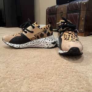 Steve Madden cliff sneakers. Size 8.5 *I got the stain out mostly with water!*